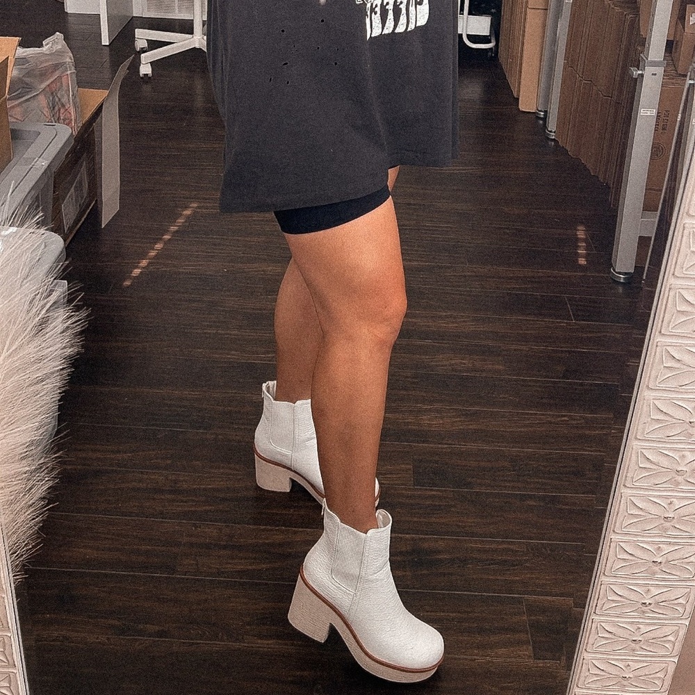 ❌SOLD OUT❌take me with you croc booties - Picture 8 of 10